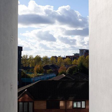Serviced Apartment In Liverpool City Centre - Free Parking - Balcony - By Happy Days Exterior photo