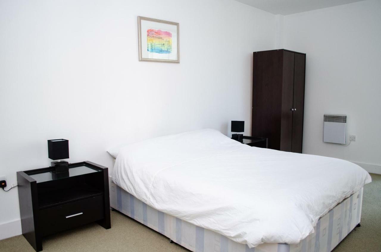 Serviced Apartment In Liverpool City Centre - Free Parking - Balcony - By Happy Days Exterior photo